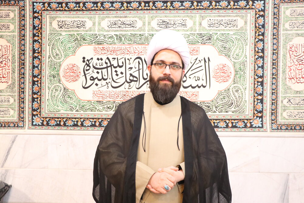 محبت به اهل بیت (ع) با محبت و تبعیت معنا می شود
