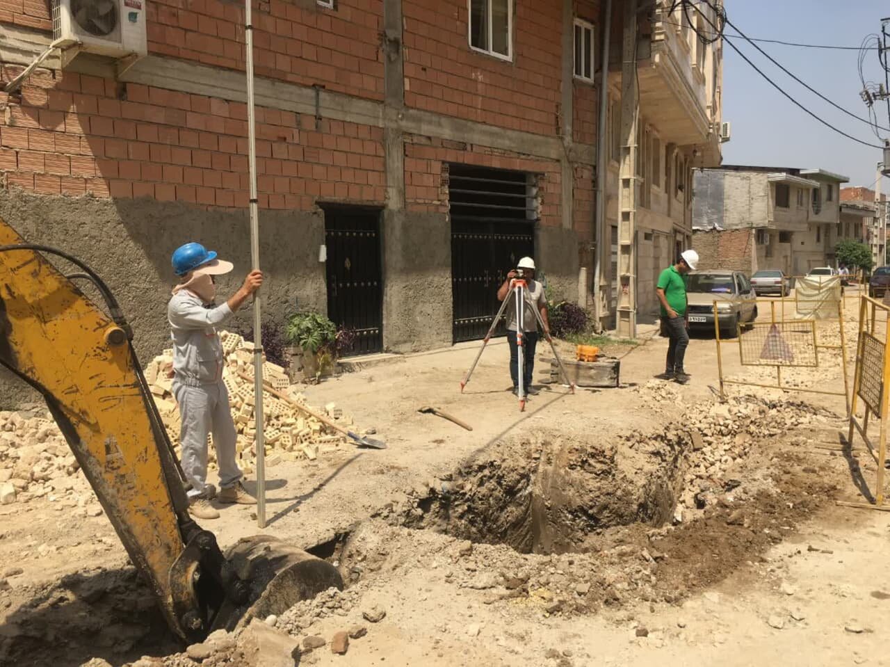 عملیات شبکه جمع آوری فاضلاب پشت ریل ساری در دست اجرا است