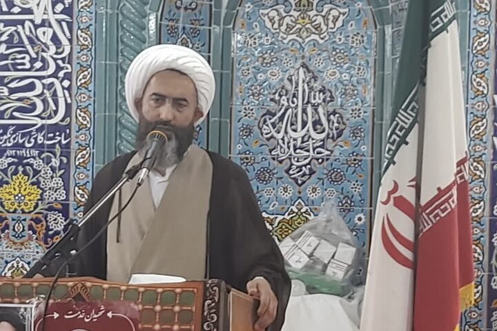 انقلاب اسلامی یک حرکت سیاسی و الهی است