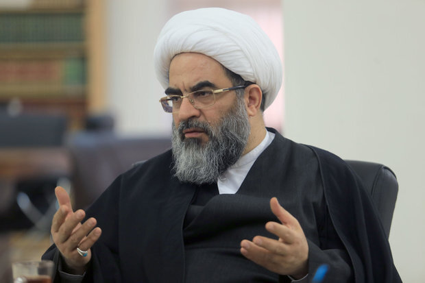 امام خمینی(ره) انقلاب را با نگاه به قرآن و اسلام گسترش داد