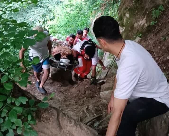 بانویی 40 ساله از آبشار شیر آباد خان ببین سقوط کرد