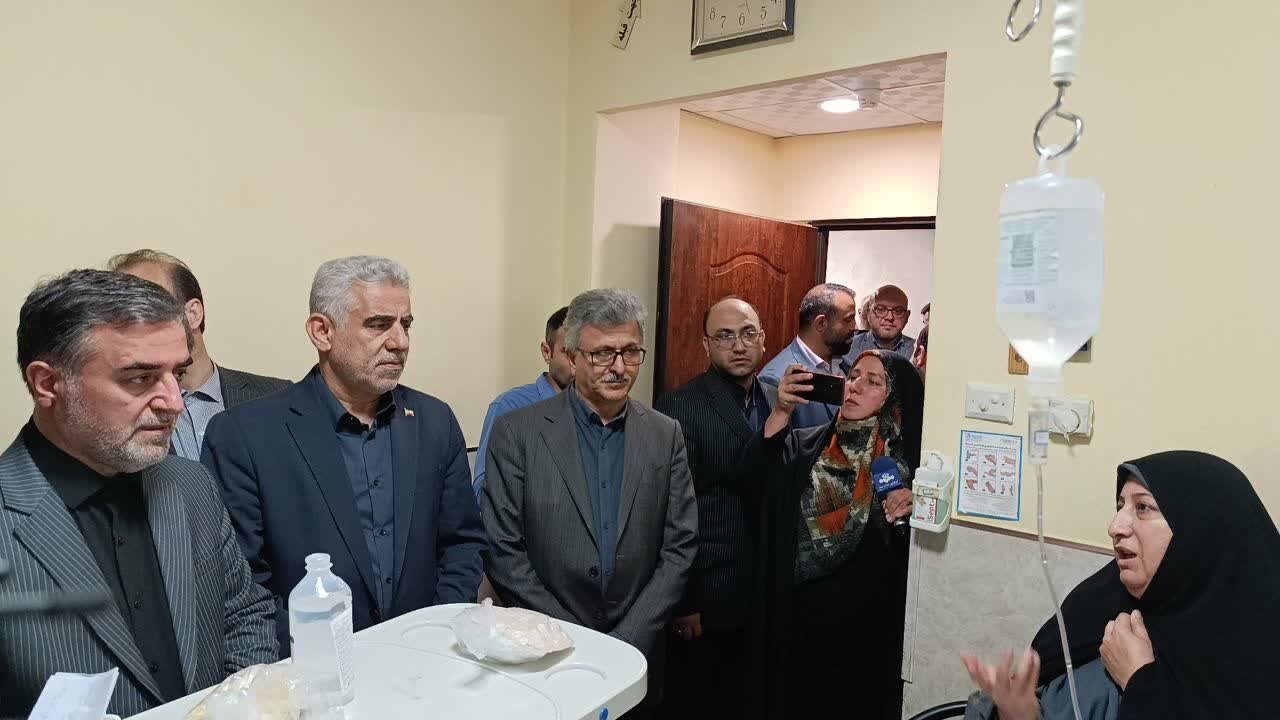 عیادت «حسینی پور» از آسیب دیدگان حریق بیمارستان قائم رشت