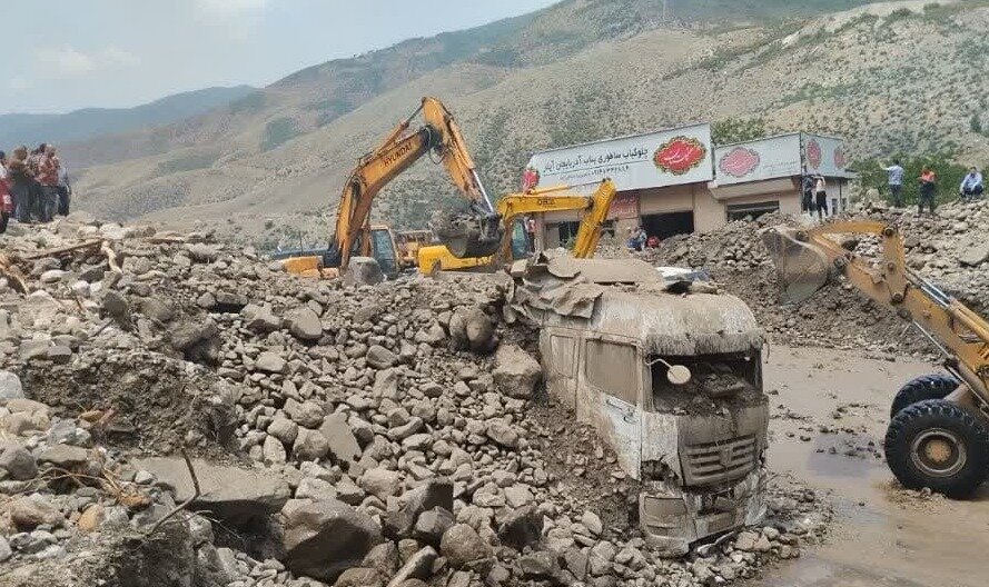 2 راه روستایی تنکابن مسدود است/ ادامه امدادرسانی در سوادکوه