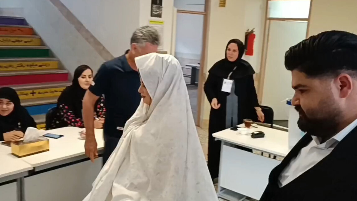 حضور عروس و داماد آستارایی پای صندوق رای