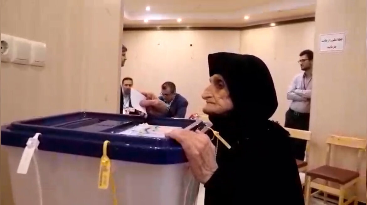 حضور مادر 90 ساله شفتی پای صندوق رای