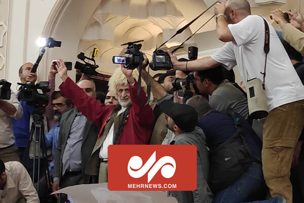 حضور سعید جلیلی در جمع هواداران خود در گرگان با لباس ترکمن