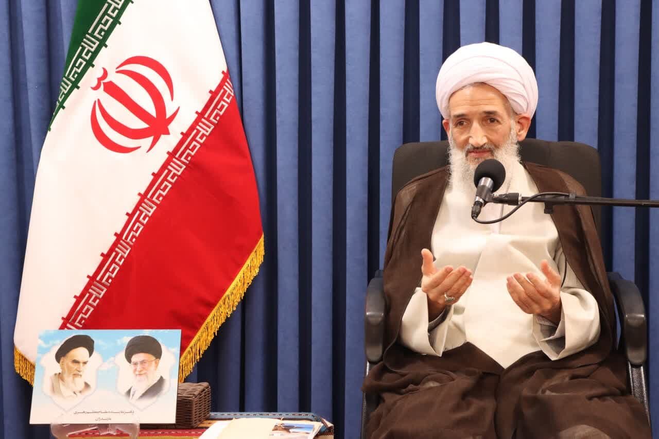 رشد کشور در مخالفت با دشمن رقم می خورد