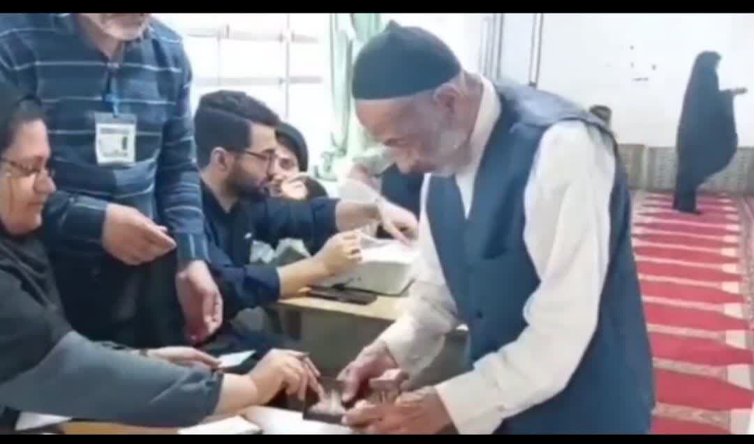حضور پیرمرد 97 ساله بابلی در انتخابات