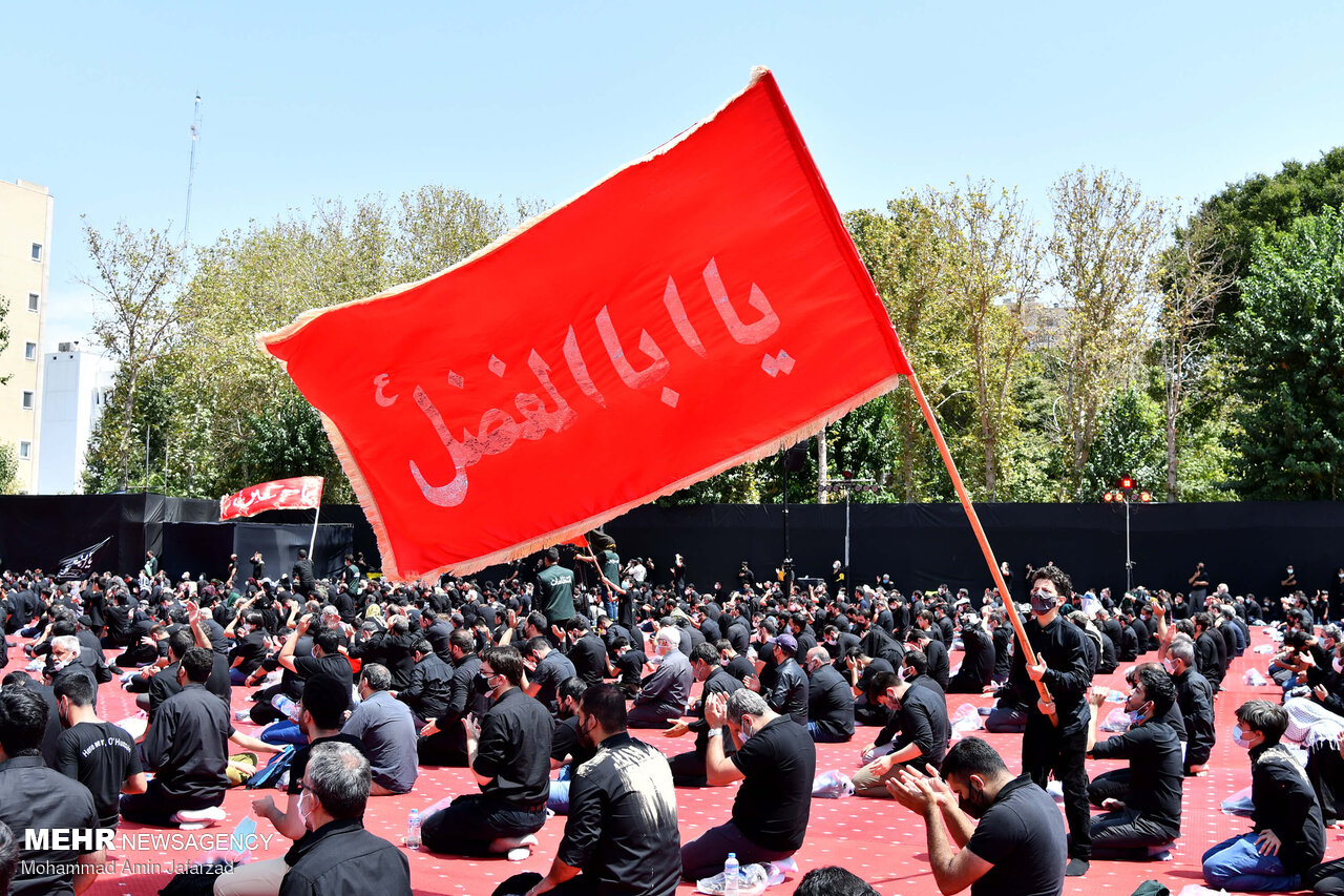 ادامه دهنده مکتب عاشورا باشیم