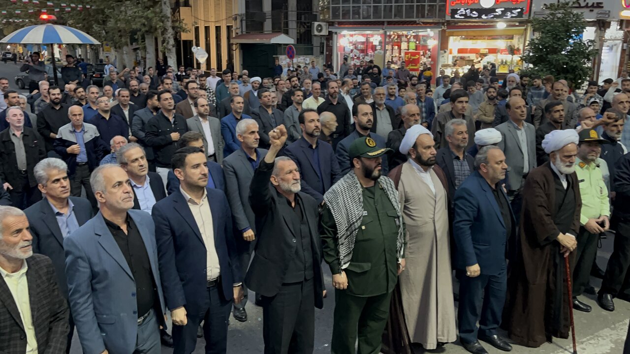مردم ولایتمدار فومن در حمایت از عملیات «وعده صادق2» تجمع کردند