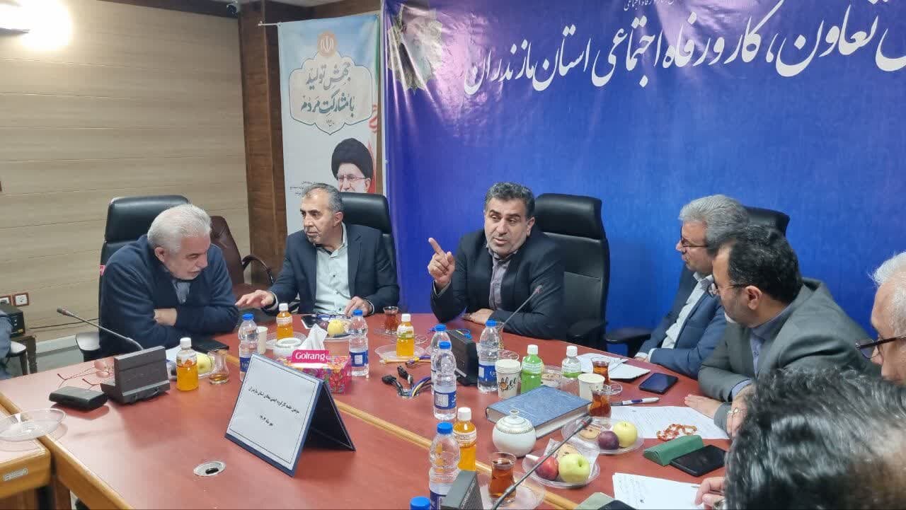 حقوق کارگران معدن متناسب با سختی کار باشد/ وجود 90 تونل معدنی