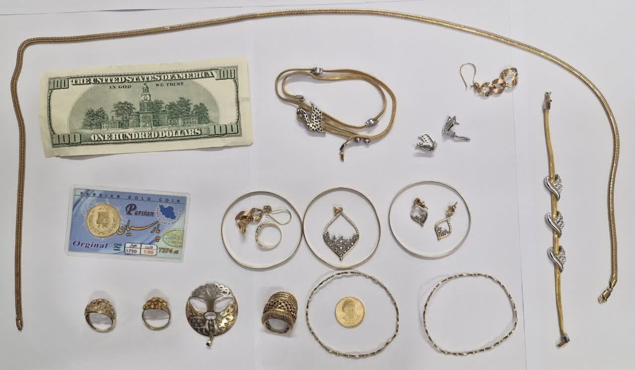 اهدای 121 گرم طلا توسط مردم لاهیجان برای کمک به جبهه مقاومت