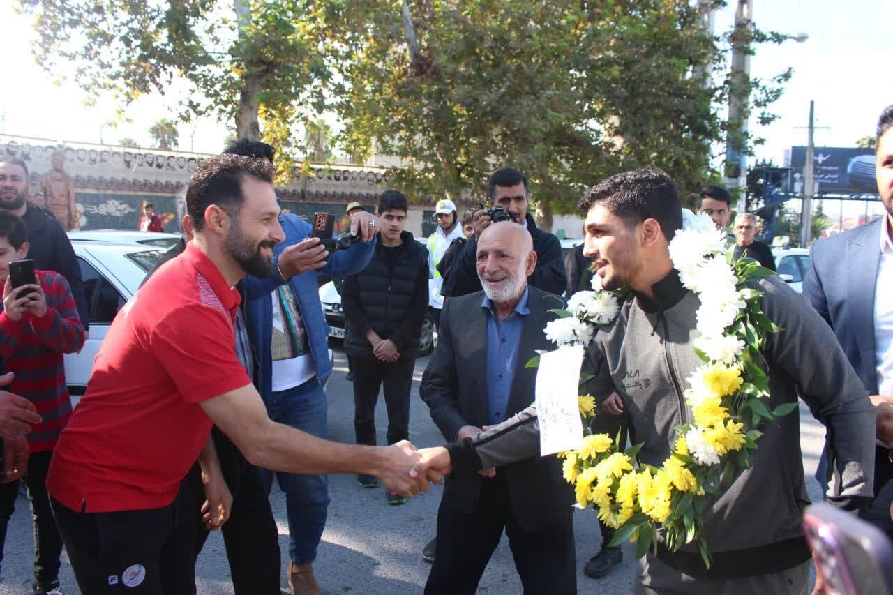 استقبال از قهرمان کشتی زیر 23 سال در ساری
