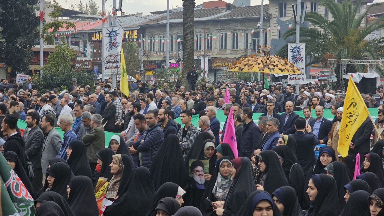 نمایی از راهپیمایی 13 آبان در رشت