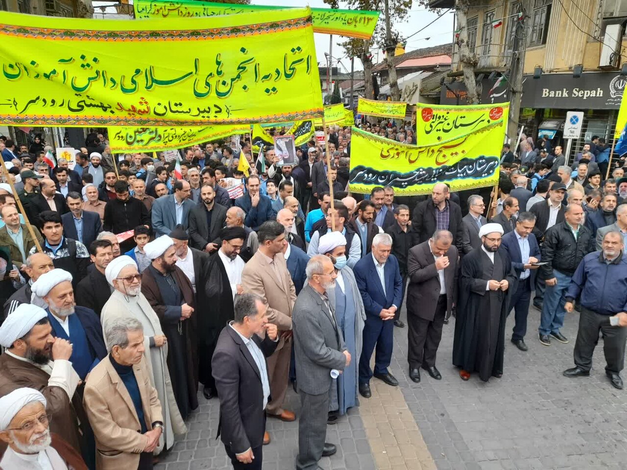 حضور گسترده رودسری ها در راهپیمایی 13 آبان