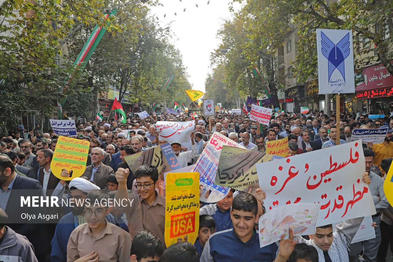13 آبان بانگ بلند استکبار ستیزی و بصیرت افزایی دانش آموزان