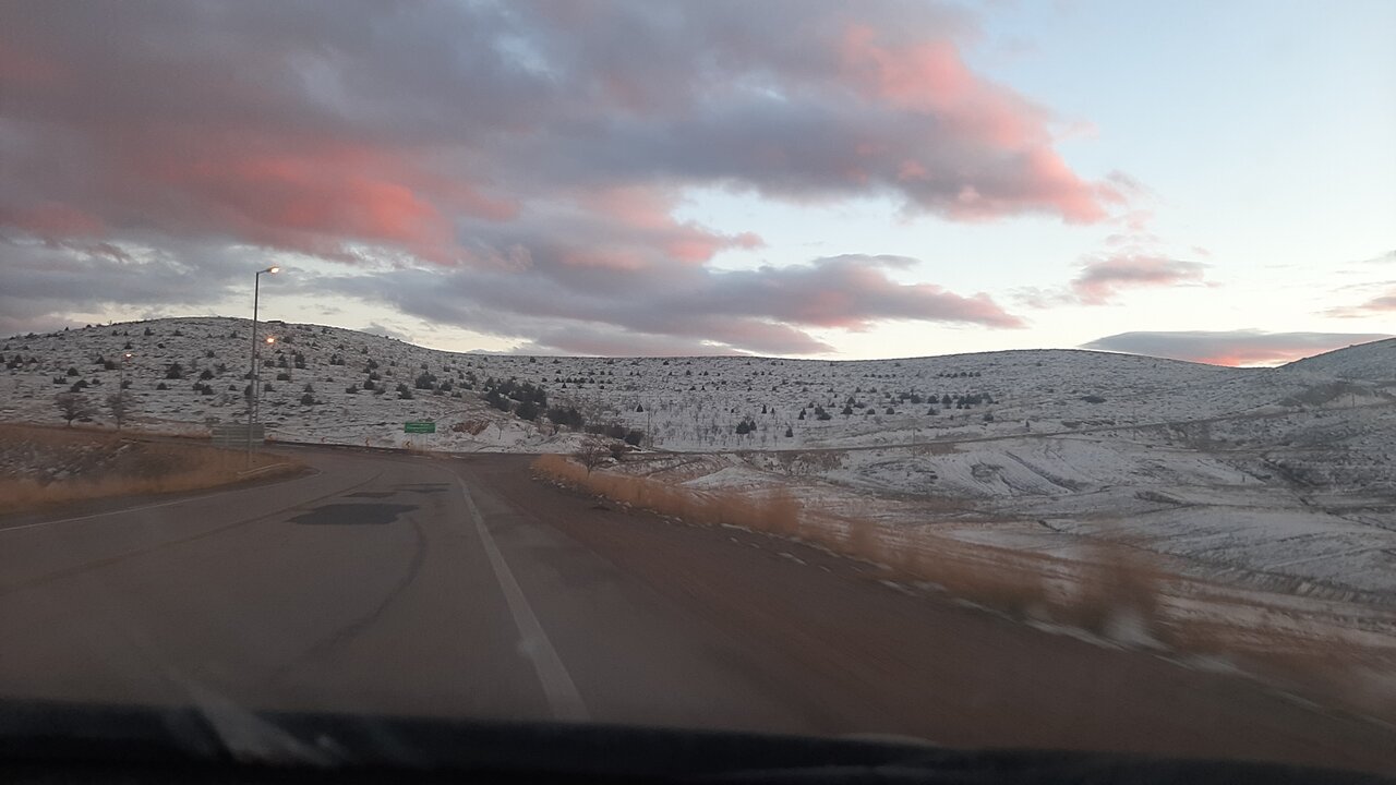 محورهای کوهستانی مازندران برفی است؛ ارتفاع 20 سانتی برف در کندوان