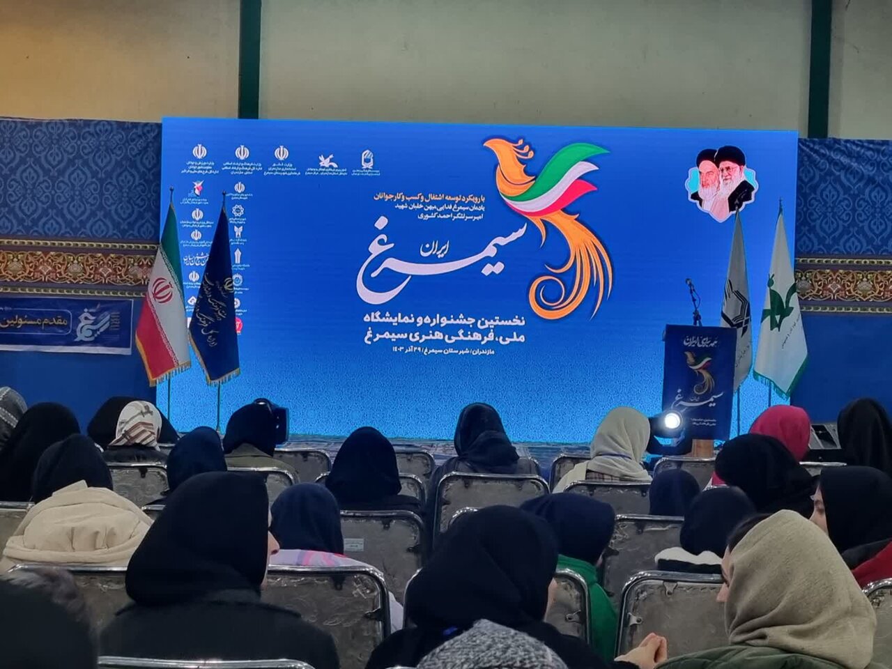 سیمرغ 12 سال پس از شهرستان شدن یک سالن آمفی‌تئاتر ندارد