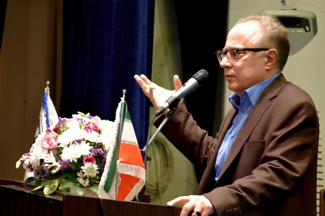 دبیری: سیستم بانکی به جای بانکداری بنگاهداری می‌کند