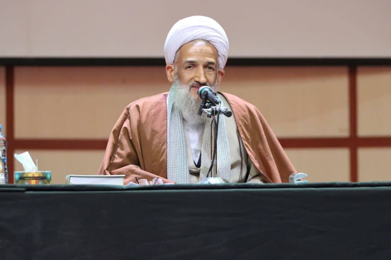 توجه به معنویات مفاخر اسلامی را متمایز می کند