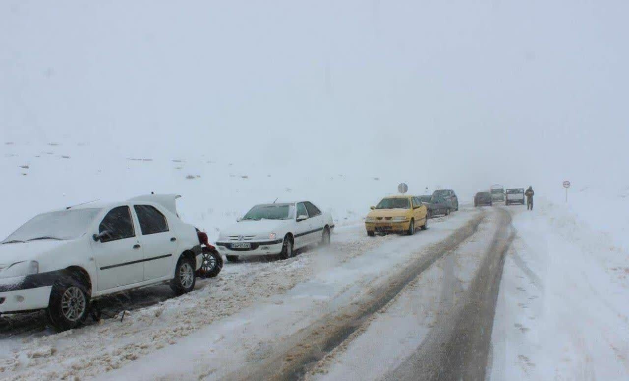 بارش 60 سانتی متری برف در کندوان؛ جاده باز است
