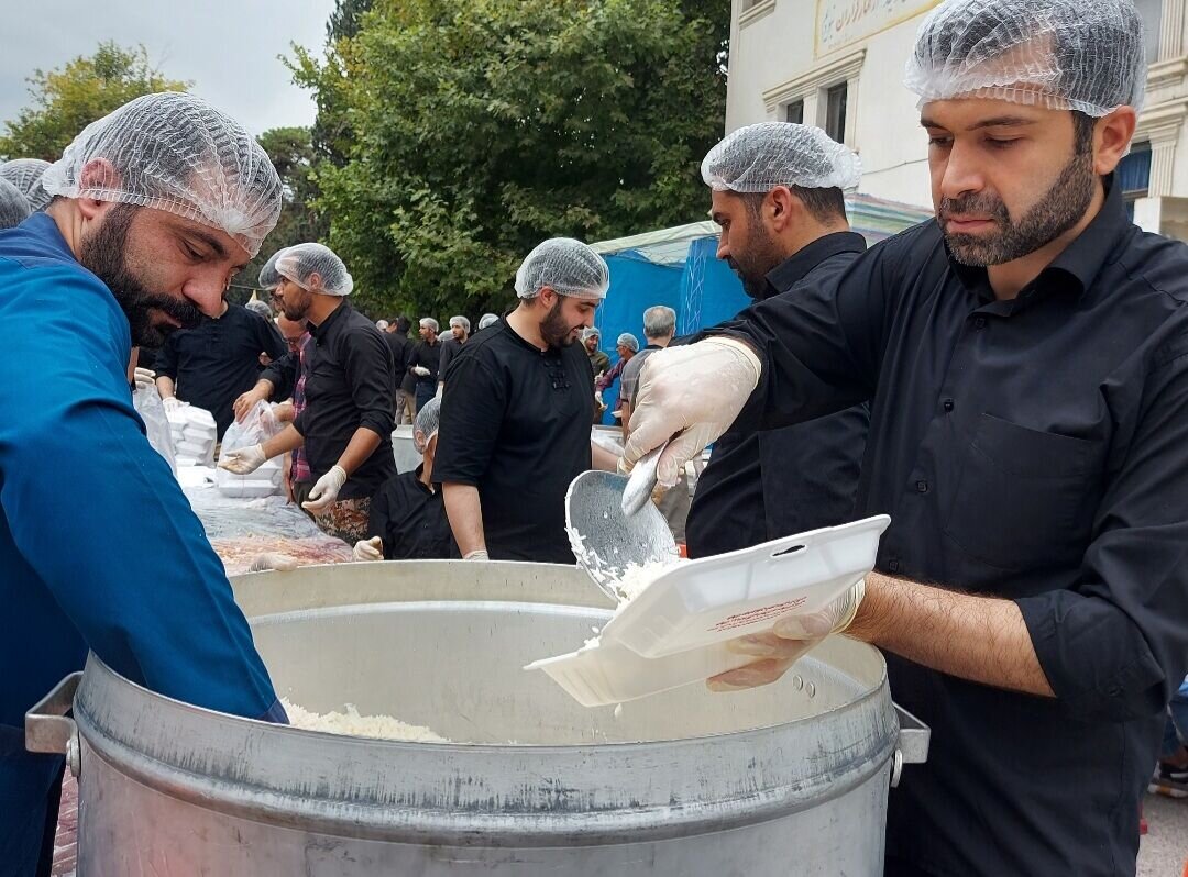 طبخ 72 دیگ غذا همزمان با رحلت حضرت خدیجه(س) در گرگان