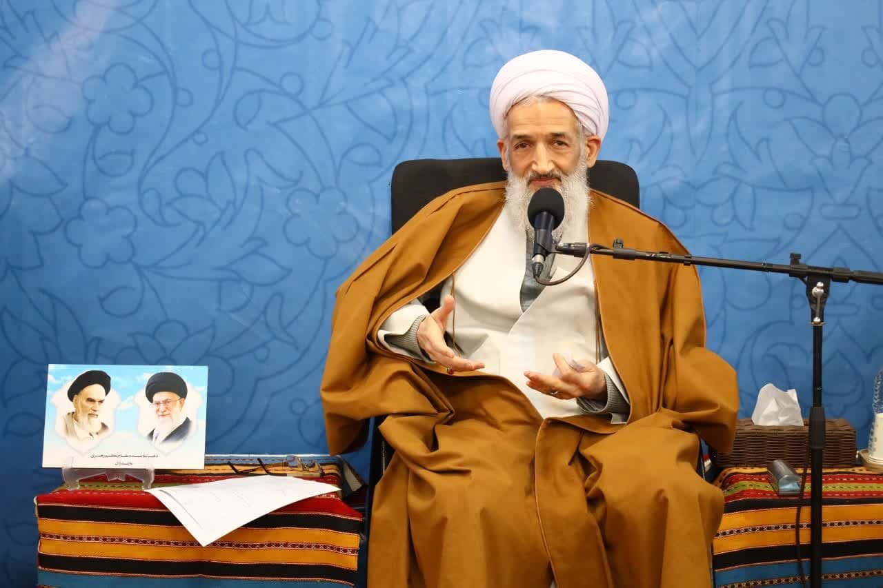 جوانان را با فرهنگ ایثار و شهادت آشنا کنیم