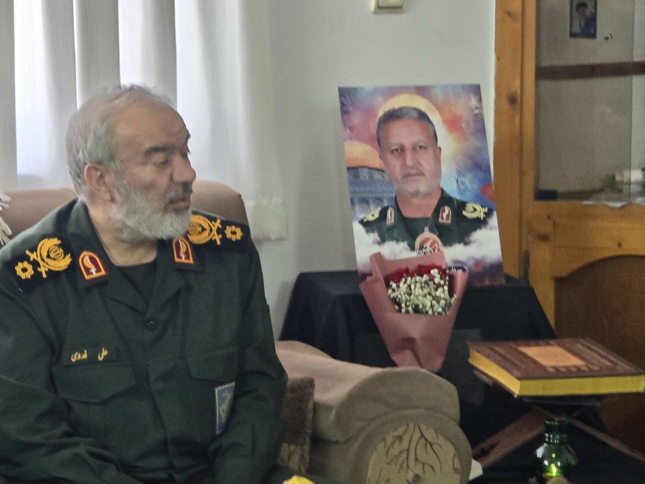 سردار فدوی با خانواده شهید حق بین دیدار کرد