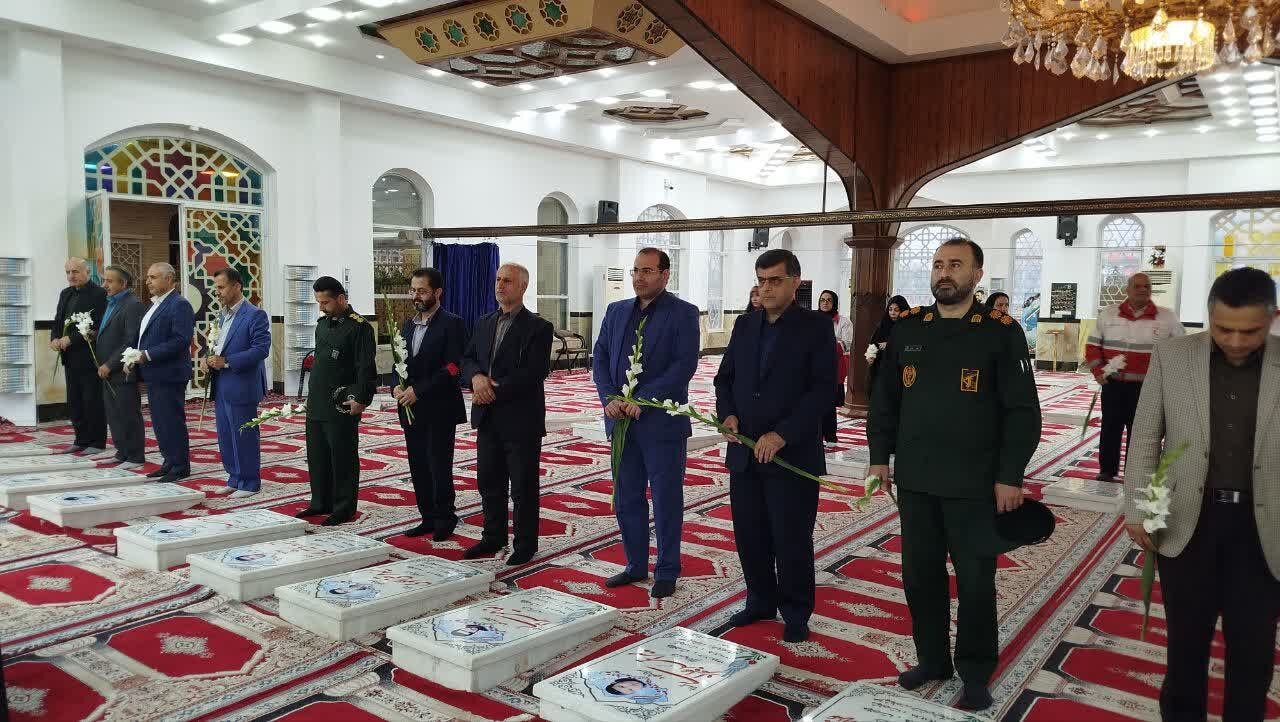 مزار شهدای آستانه اشرفیه گلباران شد