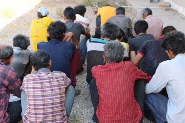 سارق معابر باکشف 5فقره سرقت در آزادشهر دستگیرشد
