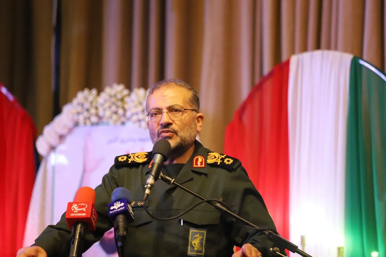 سردار سلیمانی: گروه های جهادی نسخه بومی انقلاب اسلامی است