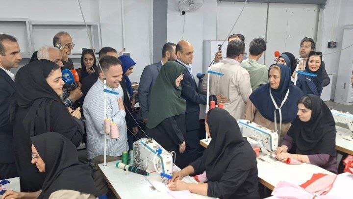 تصاویری از بازدید سخنگوی دولت از 2 واحد تولیدی در انزلی