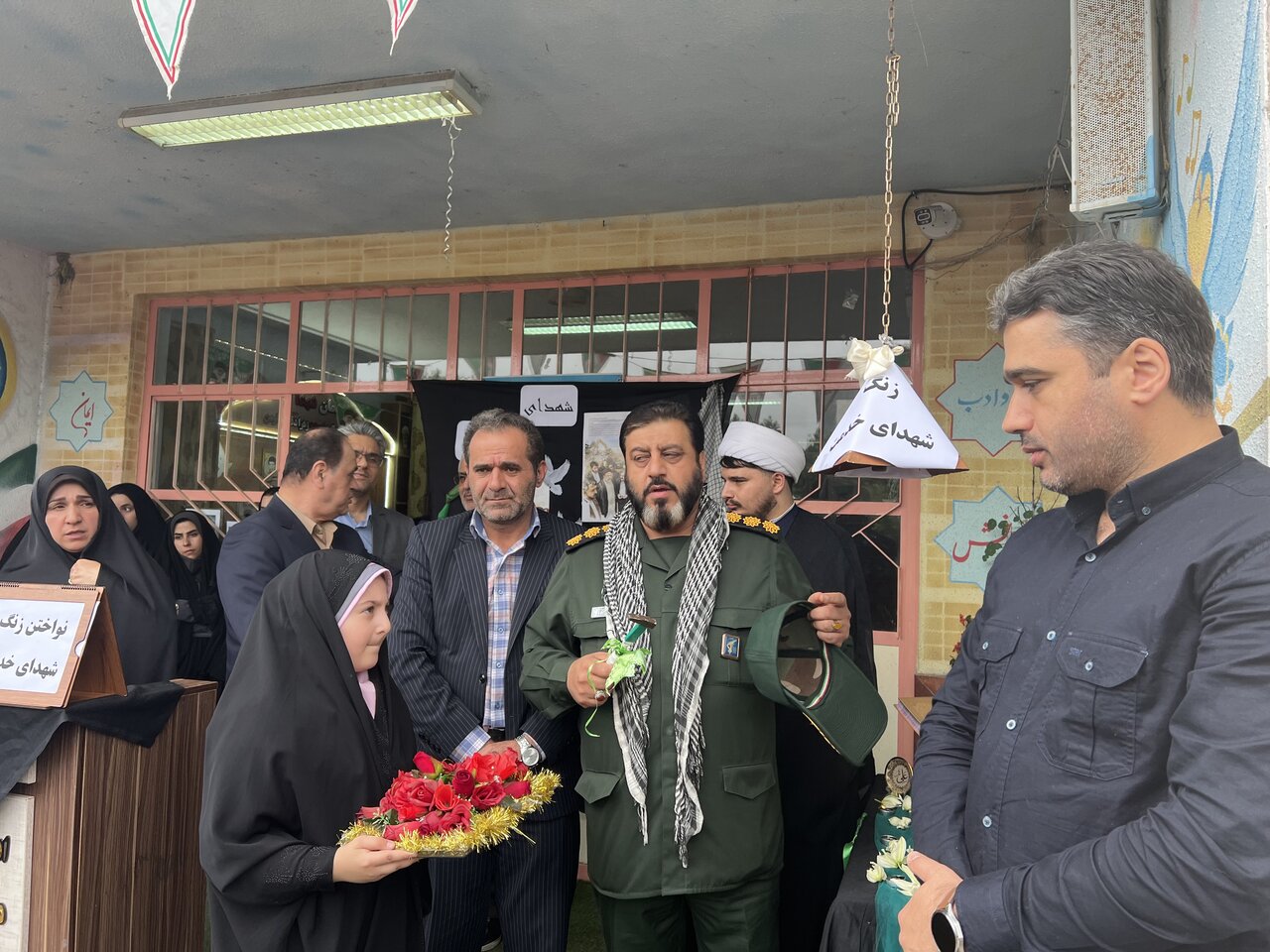 نواختن زنگ شهدای خدمت در دبستان «شهیده دقیقی» فومن