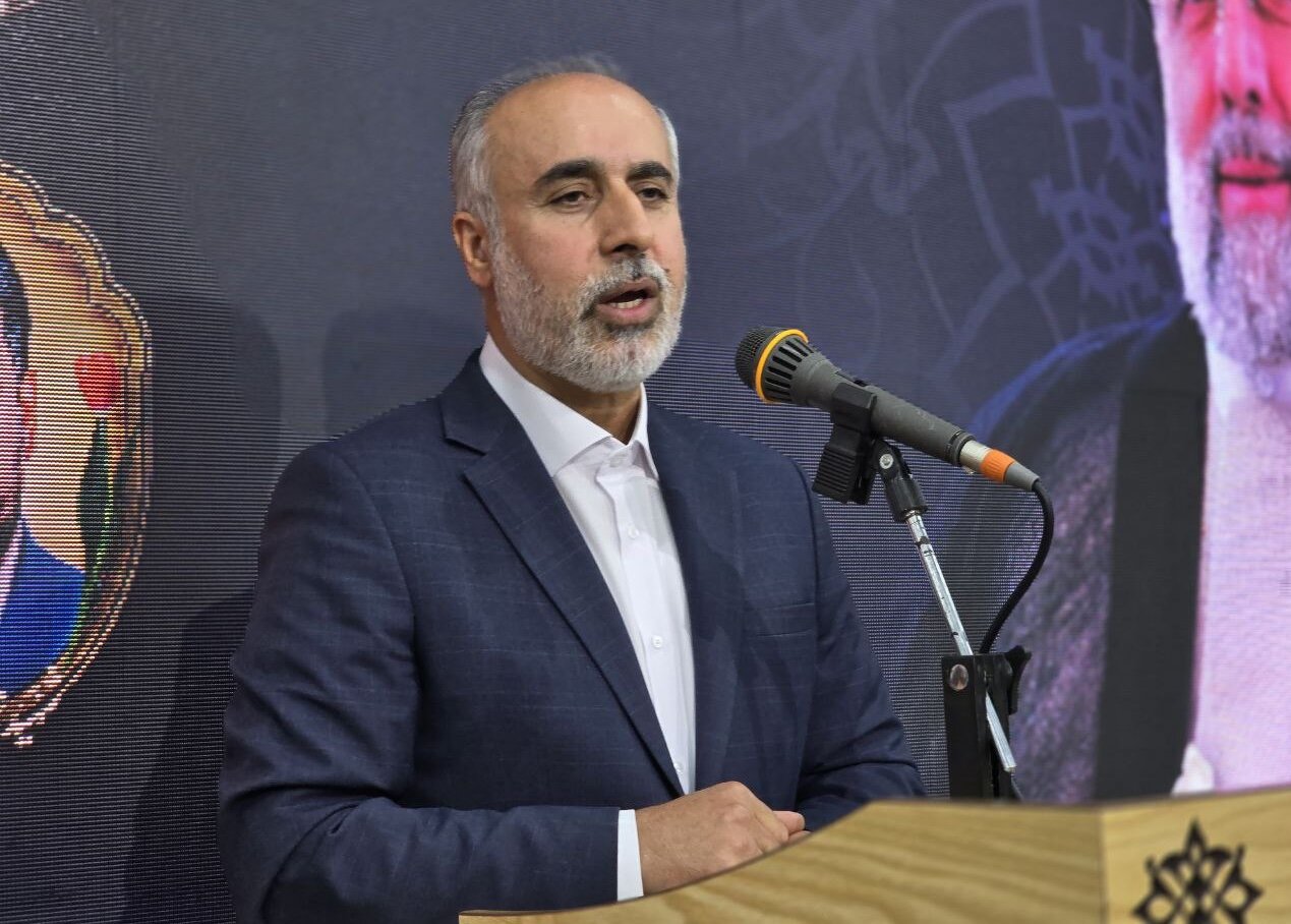 پایبندی ملت و مکتب شهدا 2 عامل موفقیت نظام اسلامی است