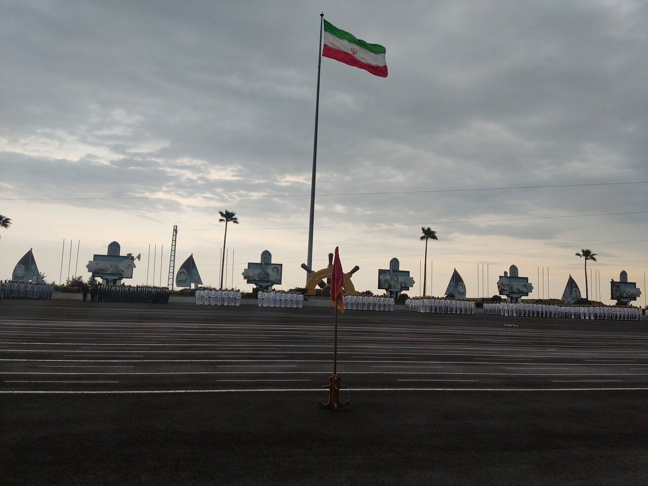 دریادار ایرانی: حماسه آزادسازی خرمشهر نماد اتحاد ملت ایران است