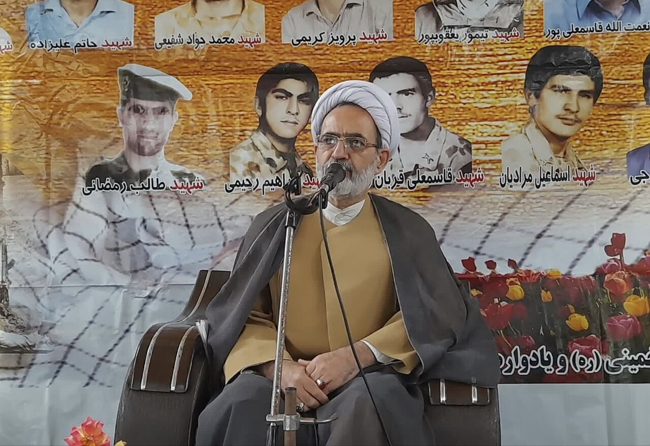 امام راحل دنیا را با شخصیت خود متحول کرد