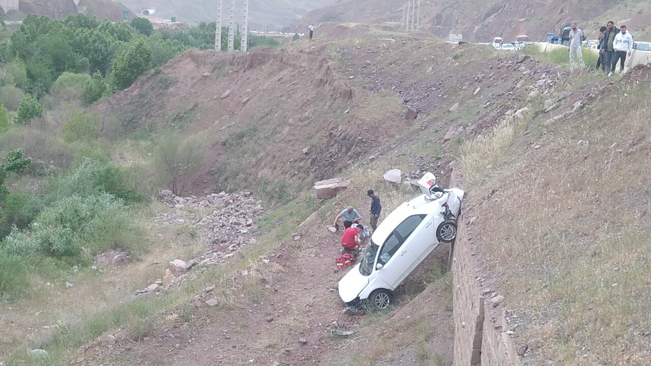سقوط خودرو به دره در جاده کندوان 2 فوتی داشت