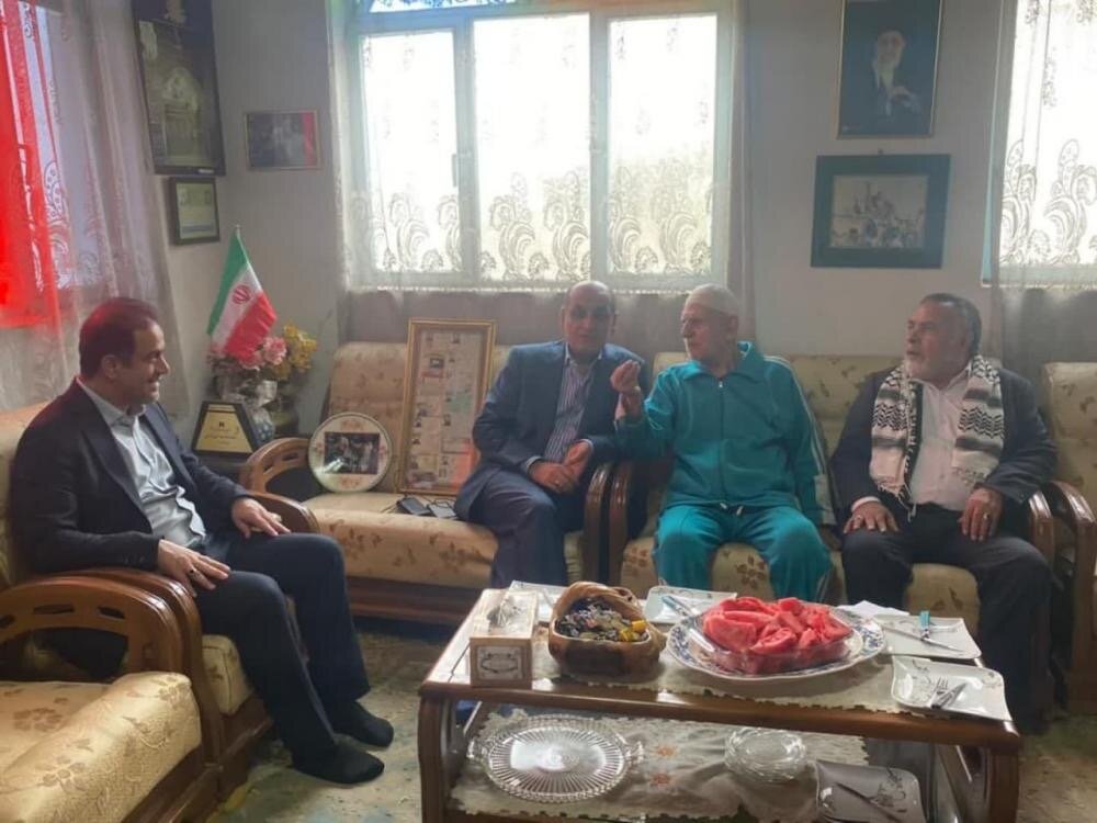 دیدار استاندار گیلان و مشاور عالی فرمانده کل سپاه با یادگار دفاع مقدس