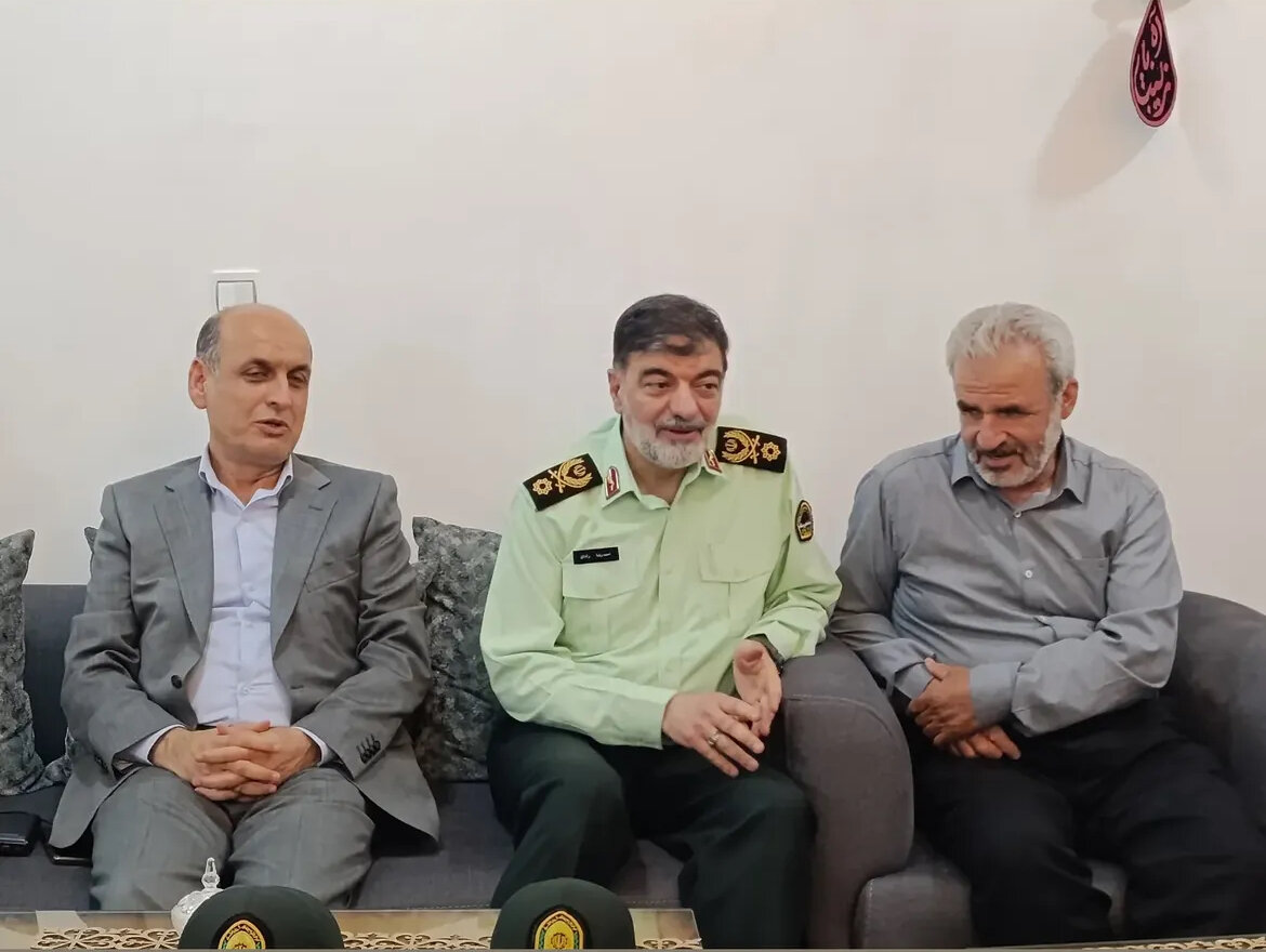 دیدار سردار رادان با خانواده شهید امنیت «حسن عشوری» در رودسر