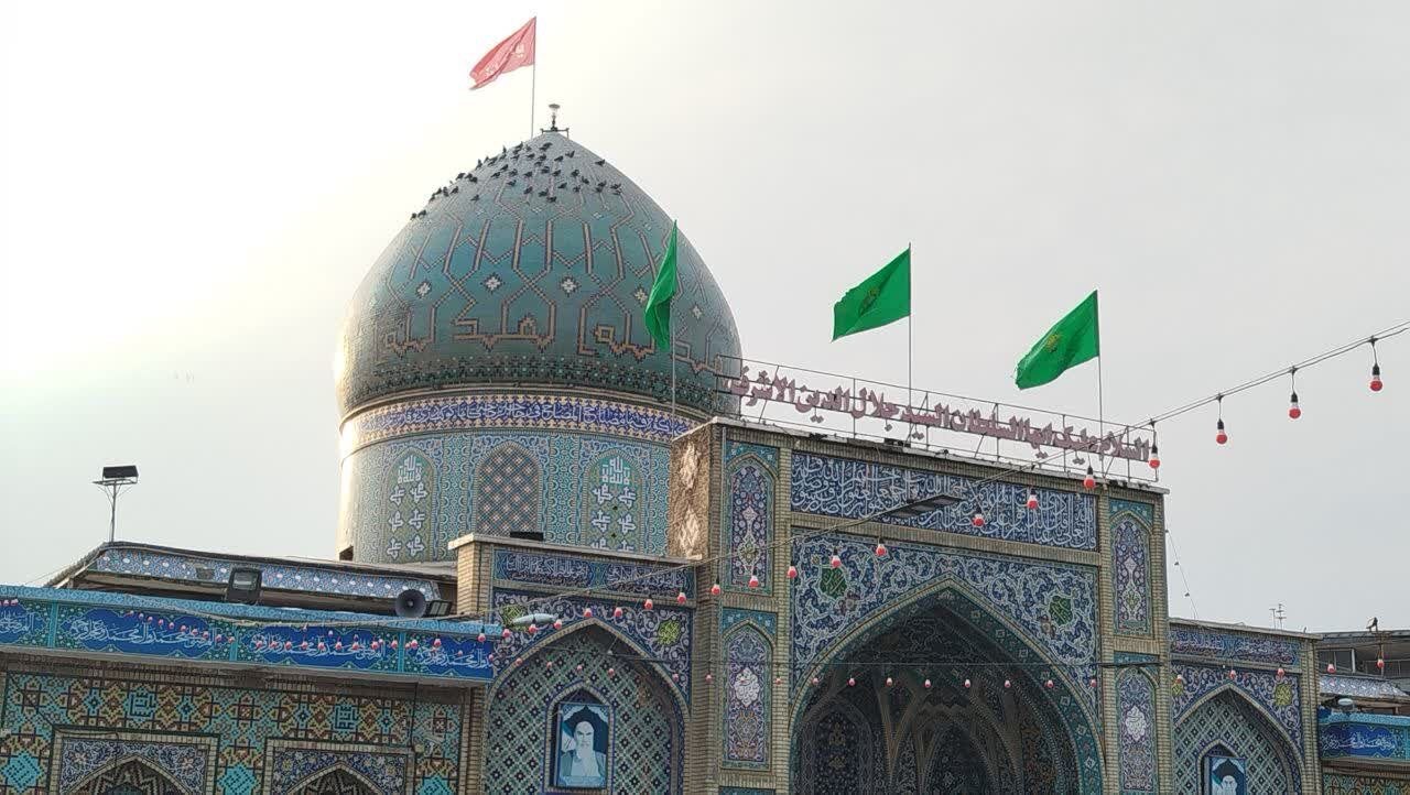 اهتزاز پرچم سرخ انتقام برفراز گنبد سلطان سیدجلال‌الدین اشرف (ع)