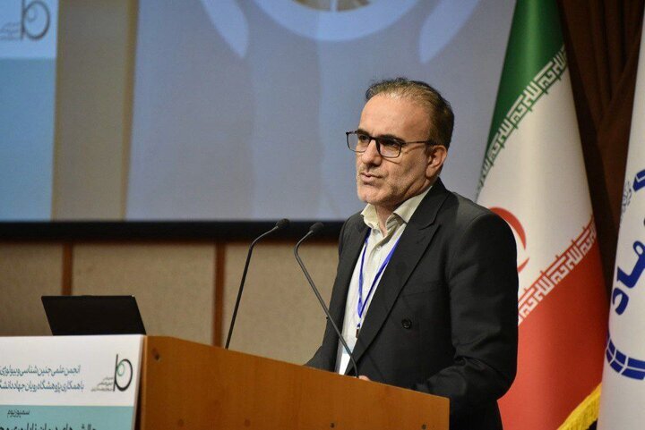 رئیس زاده: نبود قوانین شفاف علت اصلی نارسایی‌های حوزه سلامت است