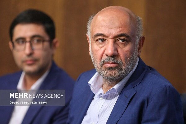 بازدید وزیر تعاون از کارخانه‌ پیشرو صنعت برق در علی‌آباد