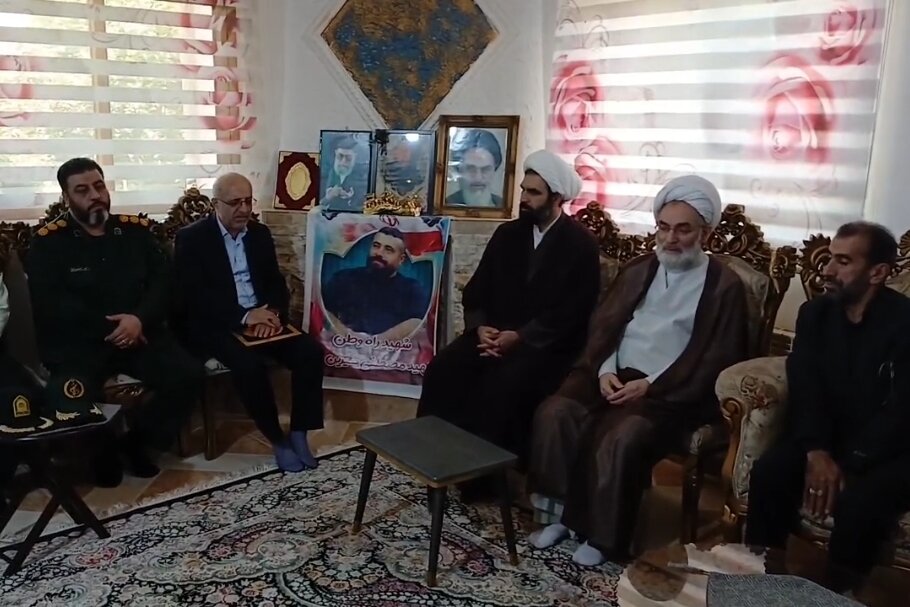 دیدار نماینده ولی‌فقیه در گیلان با خانواده شهدای جنگ 12 روزه در فومن
