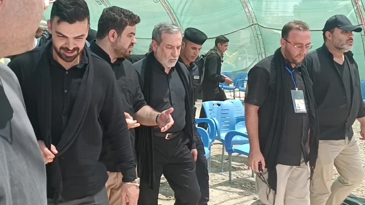 حضور عباس عراقچی در مسیر پیاده روی اربعین