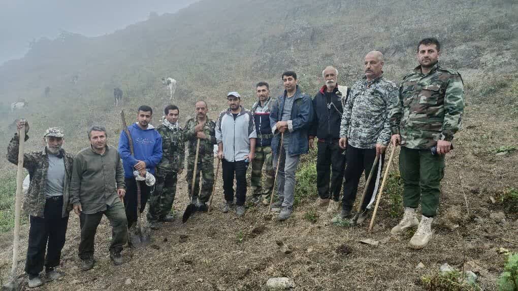 15 هکتار از مراتع درآکین چالوس دچار حریق شد؛ مهار آتش‌سوزی