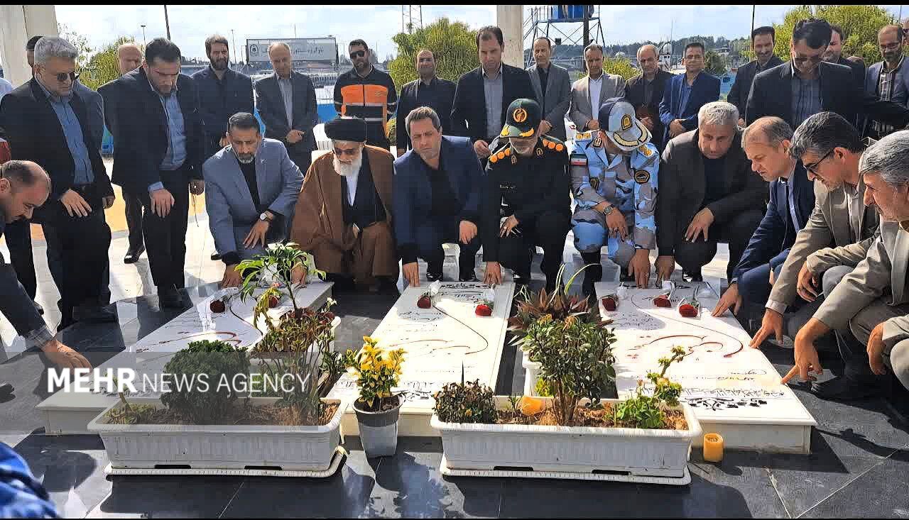 مزار شهدای گمنام انزلی گلباران شد