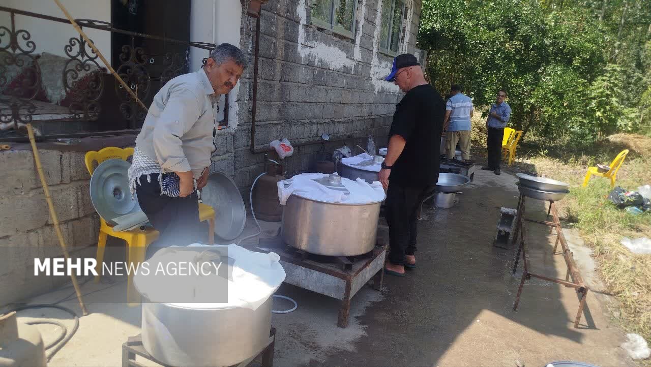 توزیع غذای نذری به مناسبت شهادت امام رضا(ع) در روستای ماشک تهرانچی