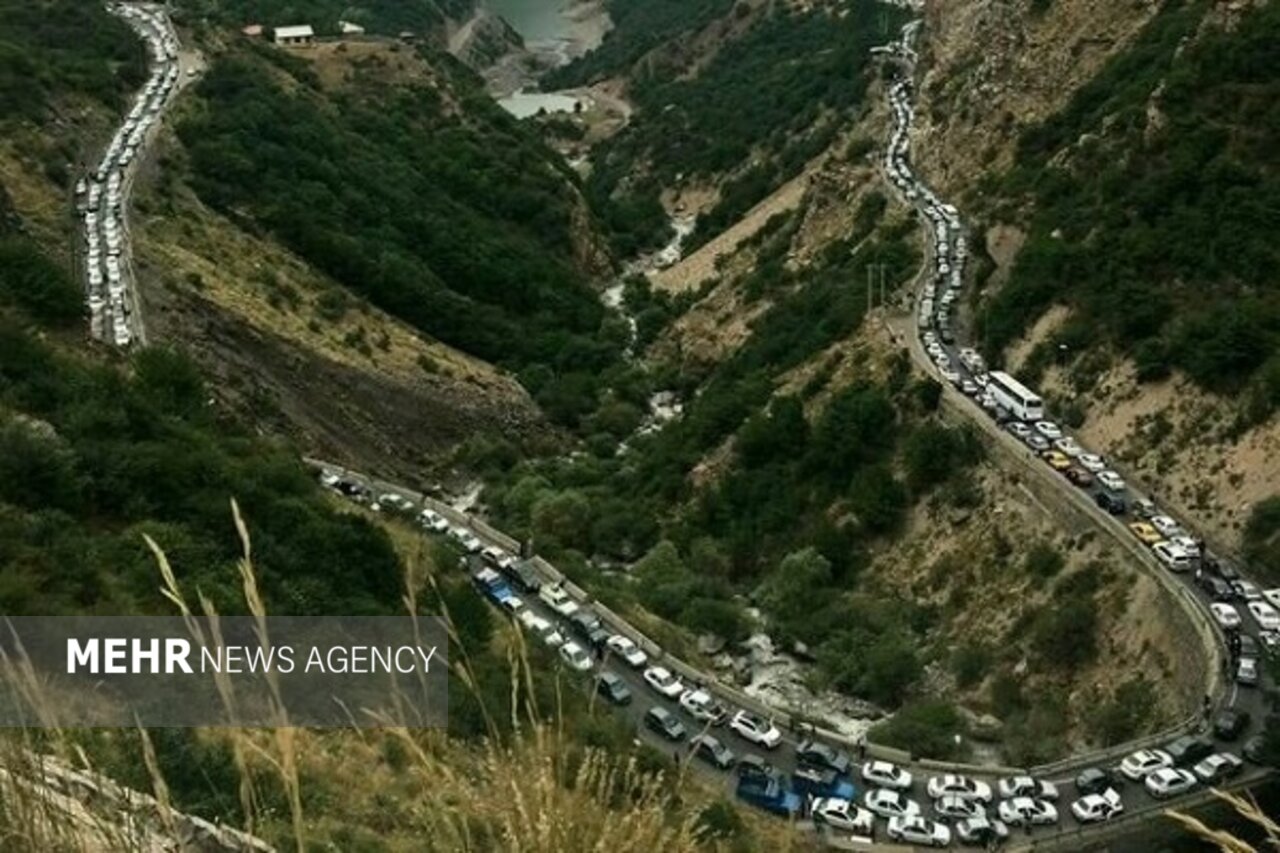 انسداد مسیر جنوب به شمال آزادراه تهران - شمال؛ تردد نیمه سنگین در هراز