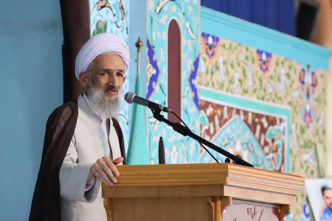ملت ایران حول وحدت و انسجام بازندگی را حفظ کرده است
