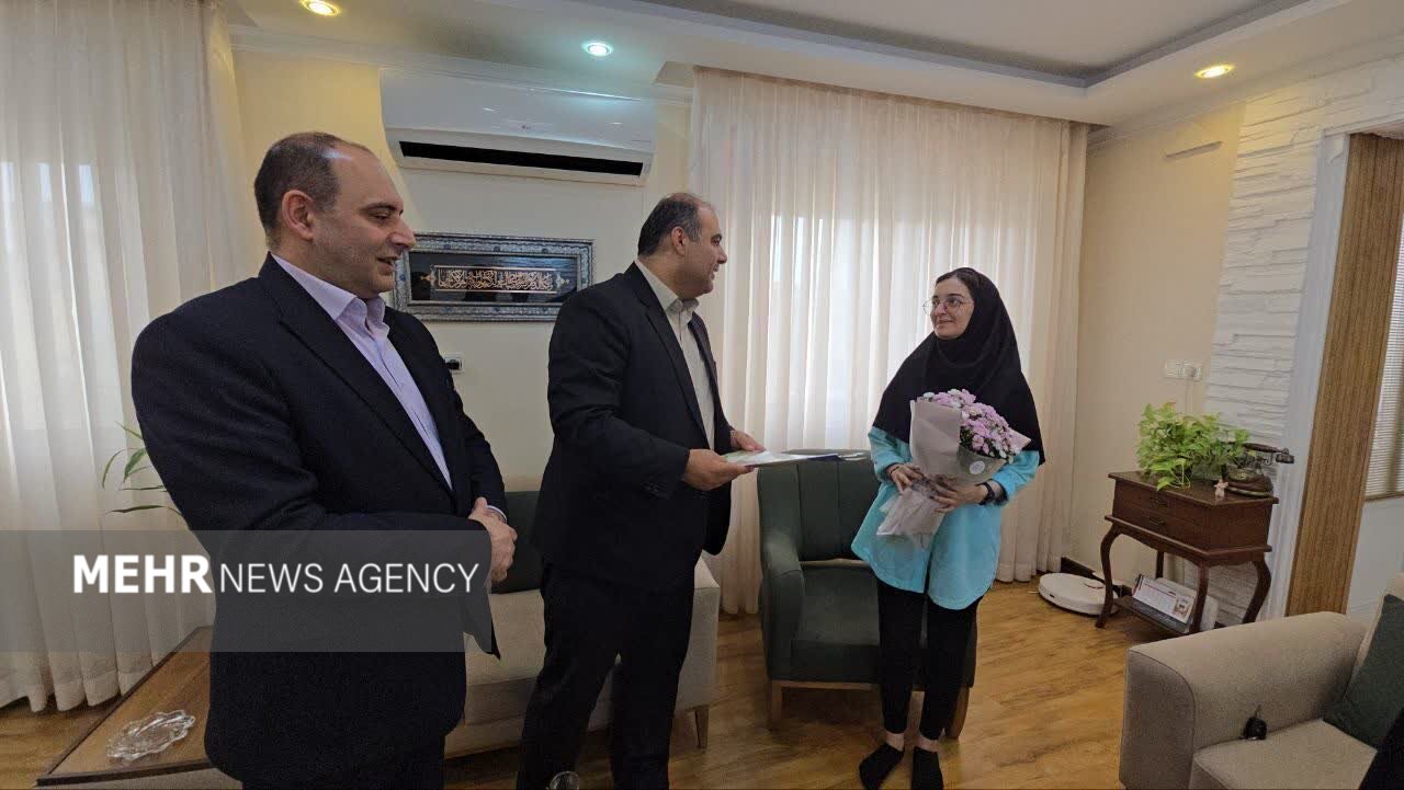 تجلیل فرماندار لنگرود از دانش‌آموز رتبه 12 کنکور سراسری رشته ریاضی
